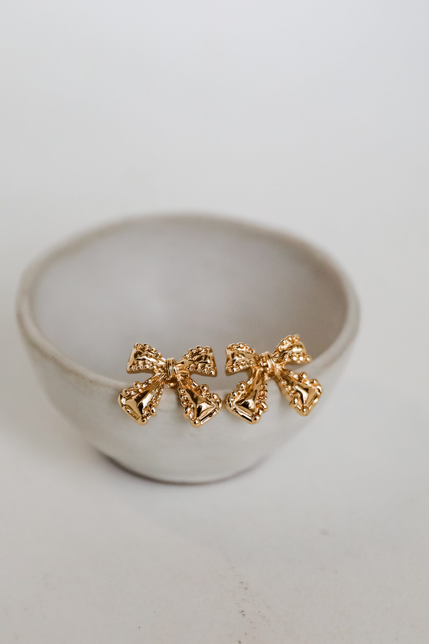 shopdressup_gold_bow_earrings-2_6507e583-87d3-4c8c-8122-fbfcbfa9b1b9.jpg