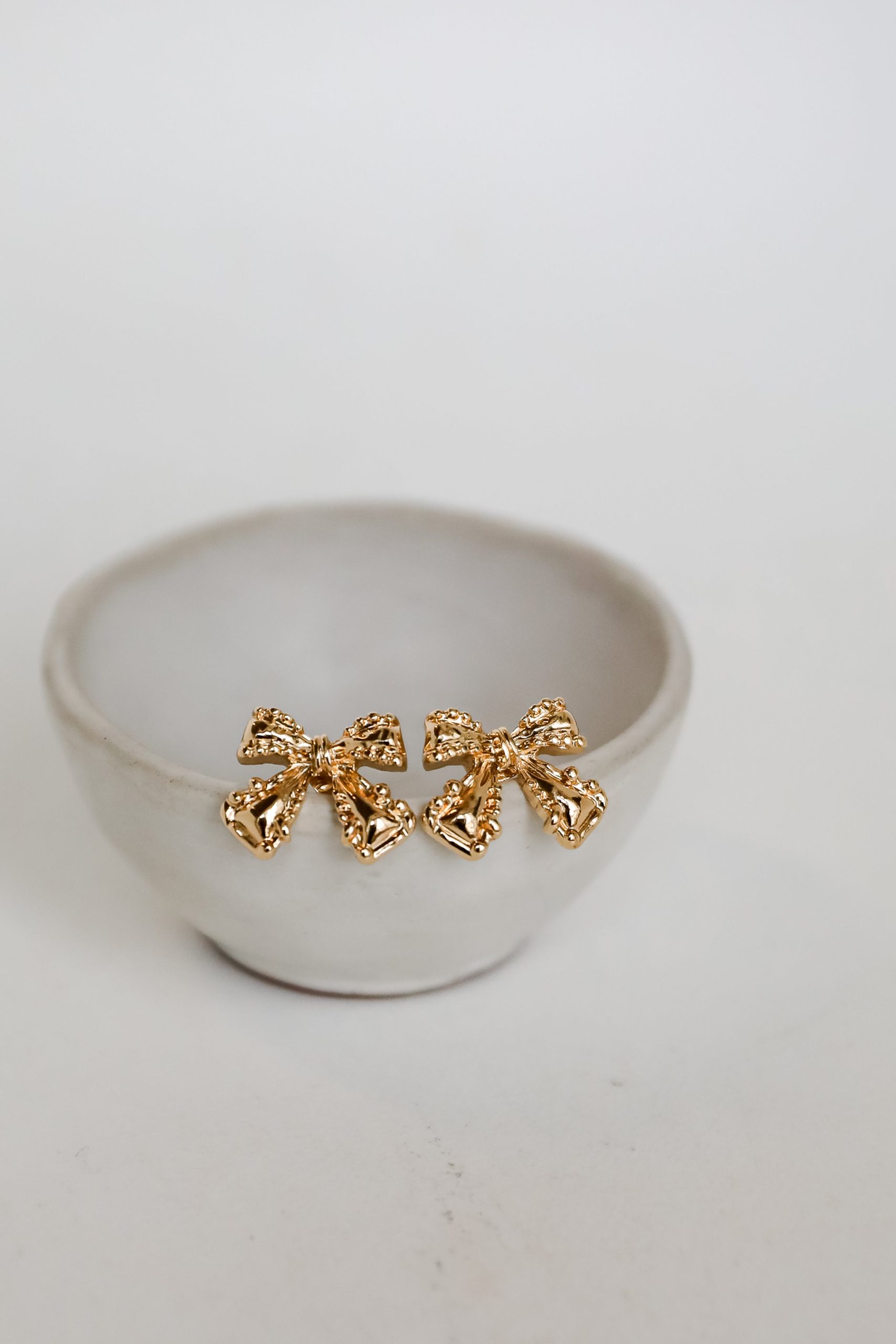 shopdressup_gold_bow_earrings-3_5a601f19-cfcc-4376-a671-5d9e7e384210.jpg