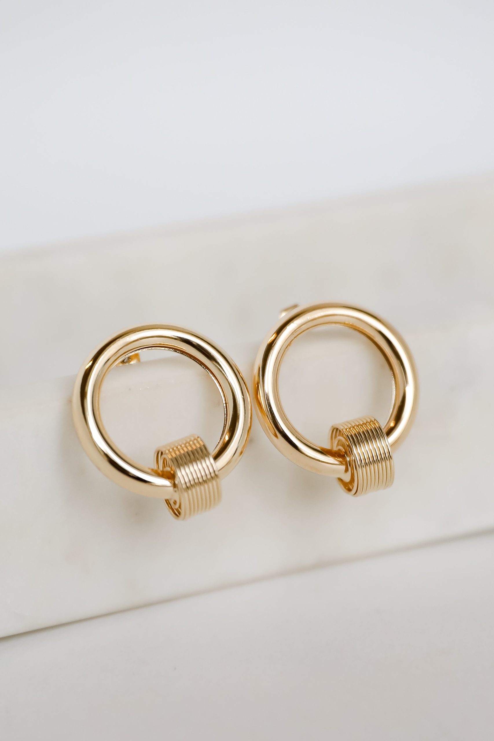shopdressup_gold_circle_earrings_c10adc70-3f62-45cc-be60-546963811ca8.jpg