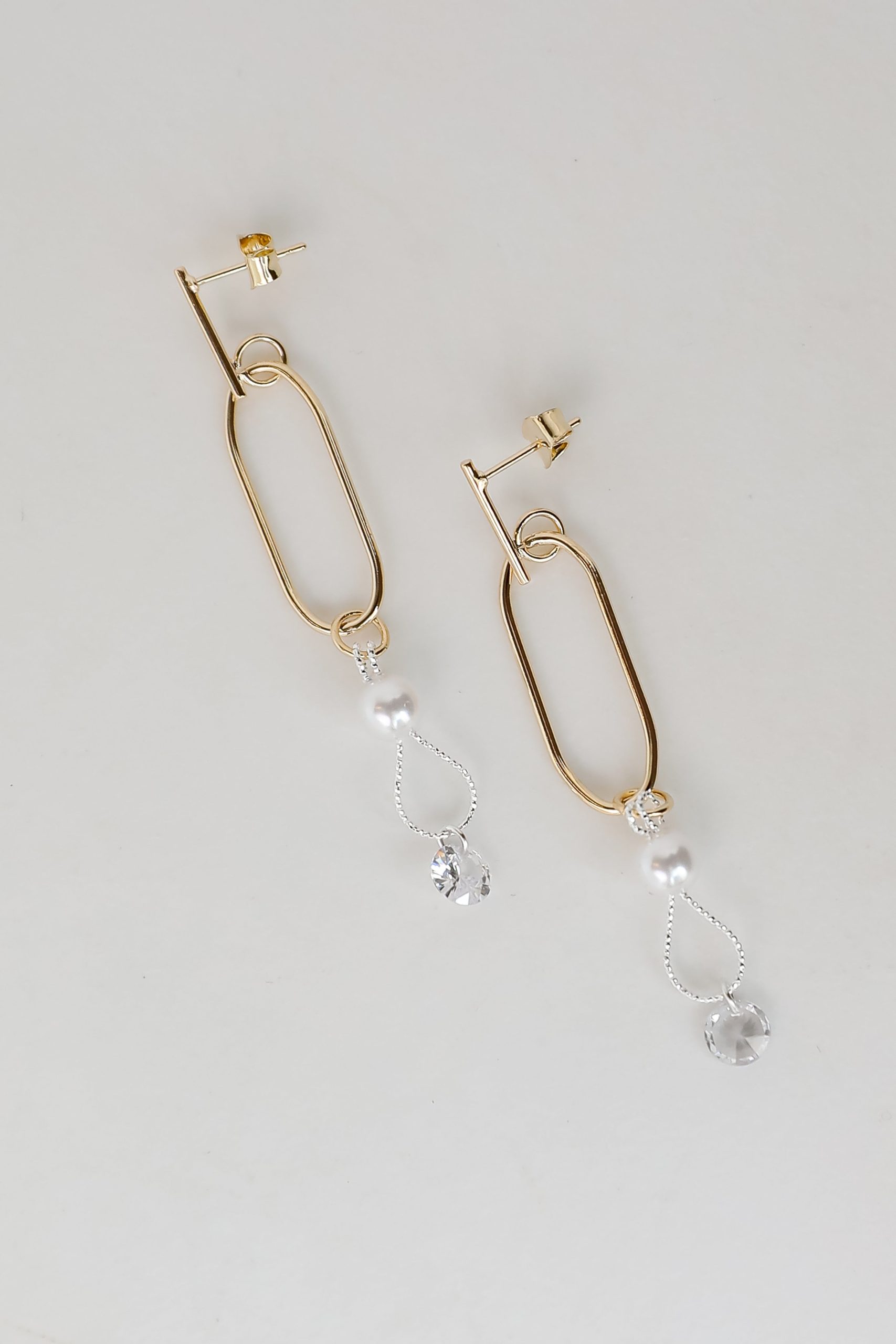 shopdressup_gold_pearl_drop_earrings_d0622643-44bc-4824-8297-577cfb9bee01.jpg