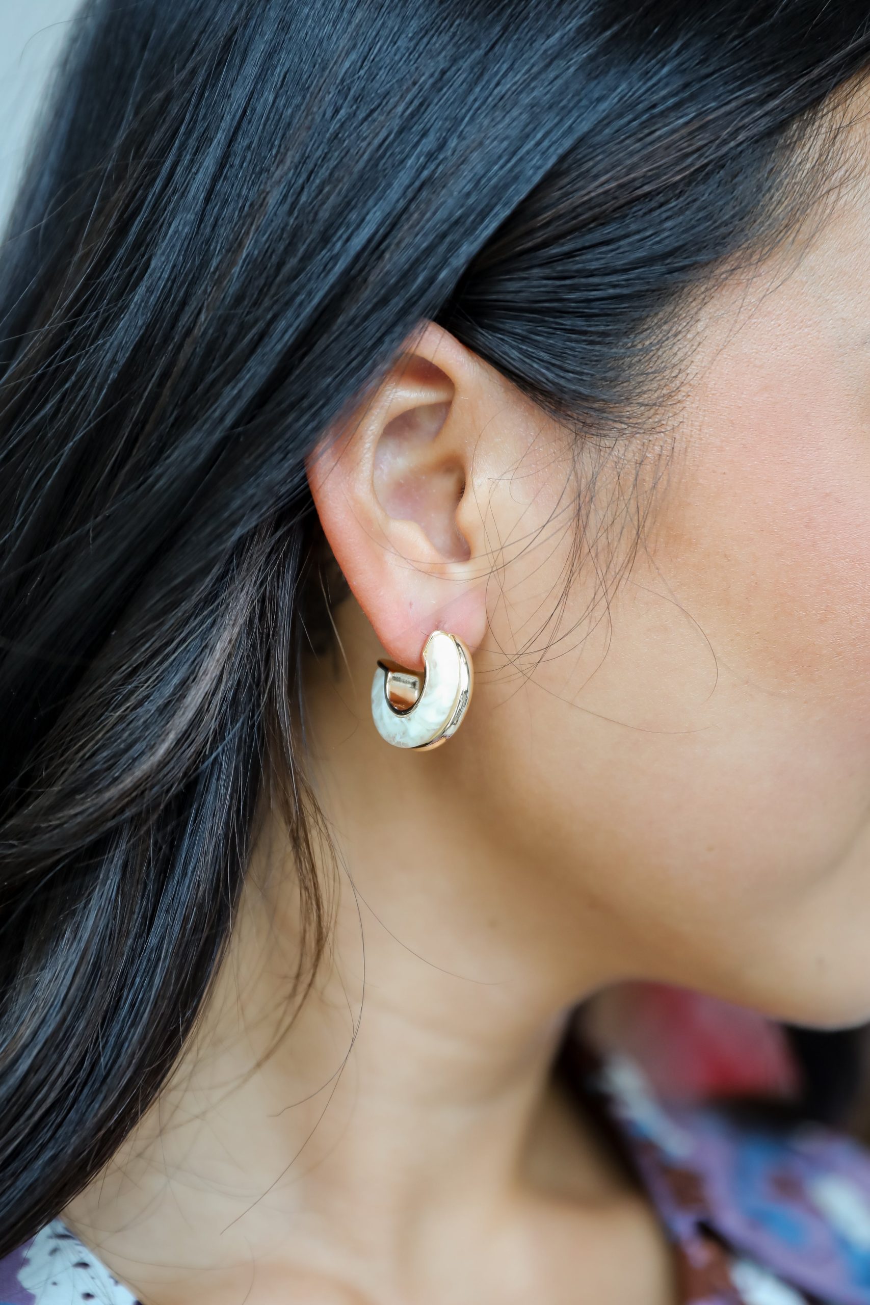 shopdressup_ivory_acrylic_earrings-2.jpg